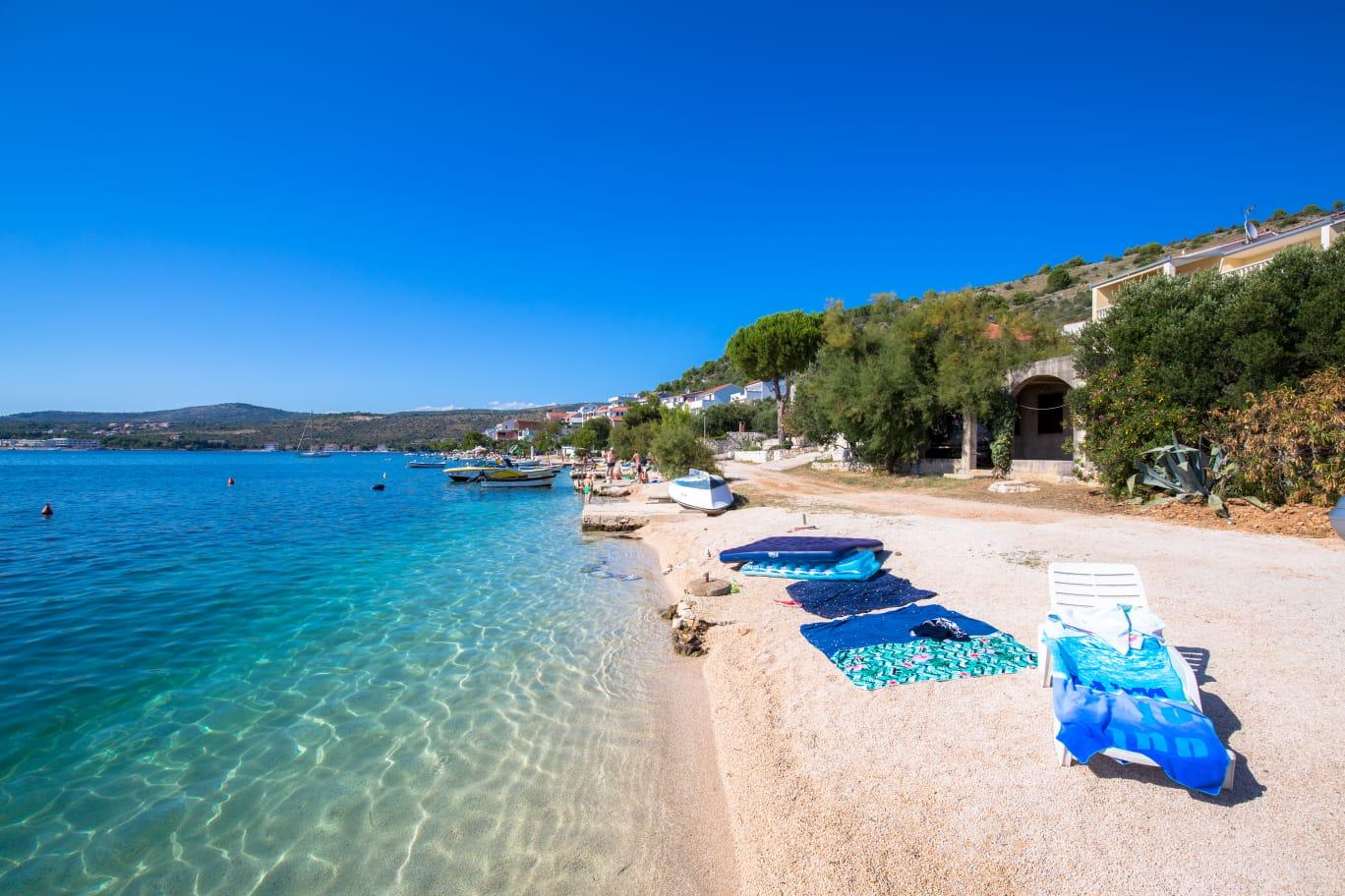 Foto von Zatoglav beach mit betonierte fläche Oberfläche