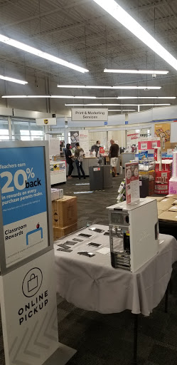 Office Supply Store «Staples», reviews and photos, 1080 Old Country Rd, Westbury, NY 11590, USA