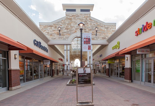 Shopping Mall «Twin Cities Premium Outlets», reviews and photos, 3965 Eagan Outlets Pkwy, Eagan, MN 55122, USA
