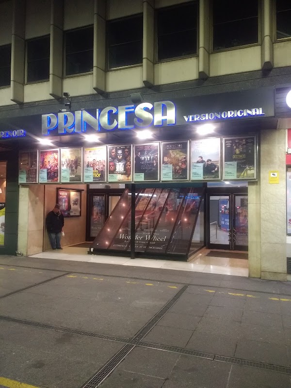 Imagen de Renoir Plaza de España (11 de 23)