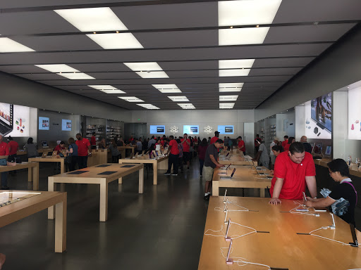 Computer Store «Apple Pasadena», reviews and photos, 54 W Colorado Blvd, Pasadena, CA 91105, USA