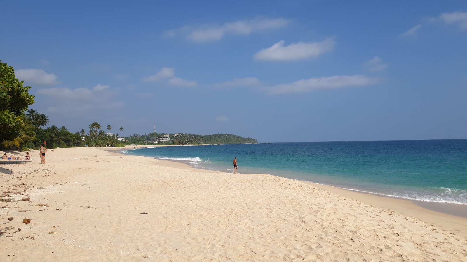 Fotografija Kamburugamuwa Beach z svetel pesek površino