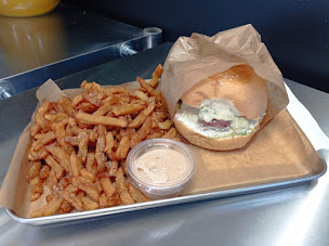Photo n°50 de avec amour - le burger Montparnasse à Paris ()