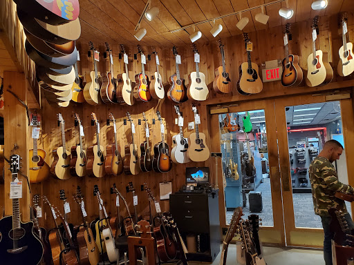 Music Store «Guitar Center», reviews and photos, 8 Garet Pl, Commack, NY 11725, USA