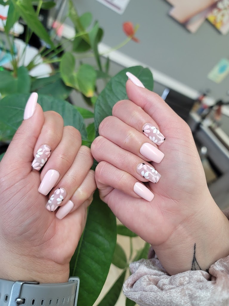 Lovely Nails Spa 44236