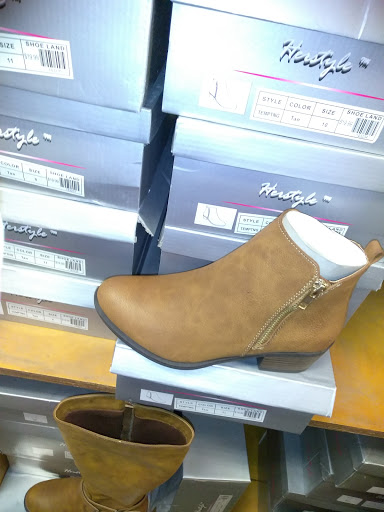 Shoe Store «Shoe Land», reviews and photos, 6333 W Colonial Dr, Orlando, FL 32818, USA