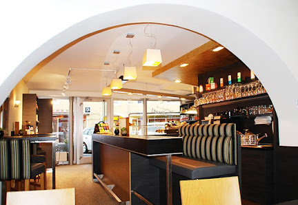 Cafe Bäckerei Konditorei Madenberger Knittelfeld Herrengasse 5, 8720 Knittelfeld, Österreich