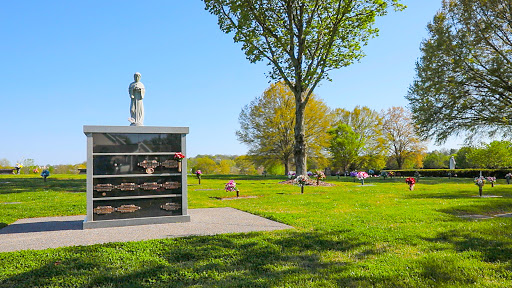 Funeral Home «Hendersonville Memory Gardens & Funeral Home», reviews and photos, 353 E Main St, Hendersonville, TN 37075, USA