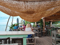 Atmosphère du Bar-restaurant à huîtres La Cabane De Cacanio à Lège-Cap-Ferret - n°1