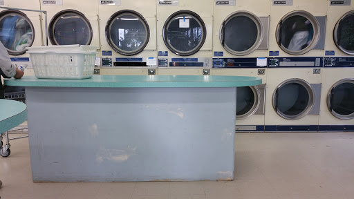 Laundromat «Carousel Cleaners & Laundromat», reviews and photos, 927 Molalla Ave, Oregon City, OR 97045, USA