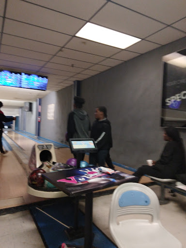 Bowling Alley «V&S Elmwood Lanes», reviews and photos, 7235 Elmwood Ave, Philadelphia, PA 19142, USA