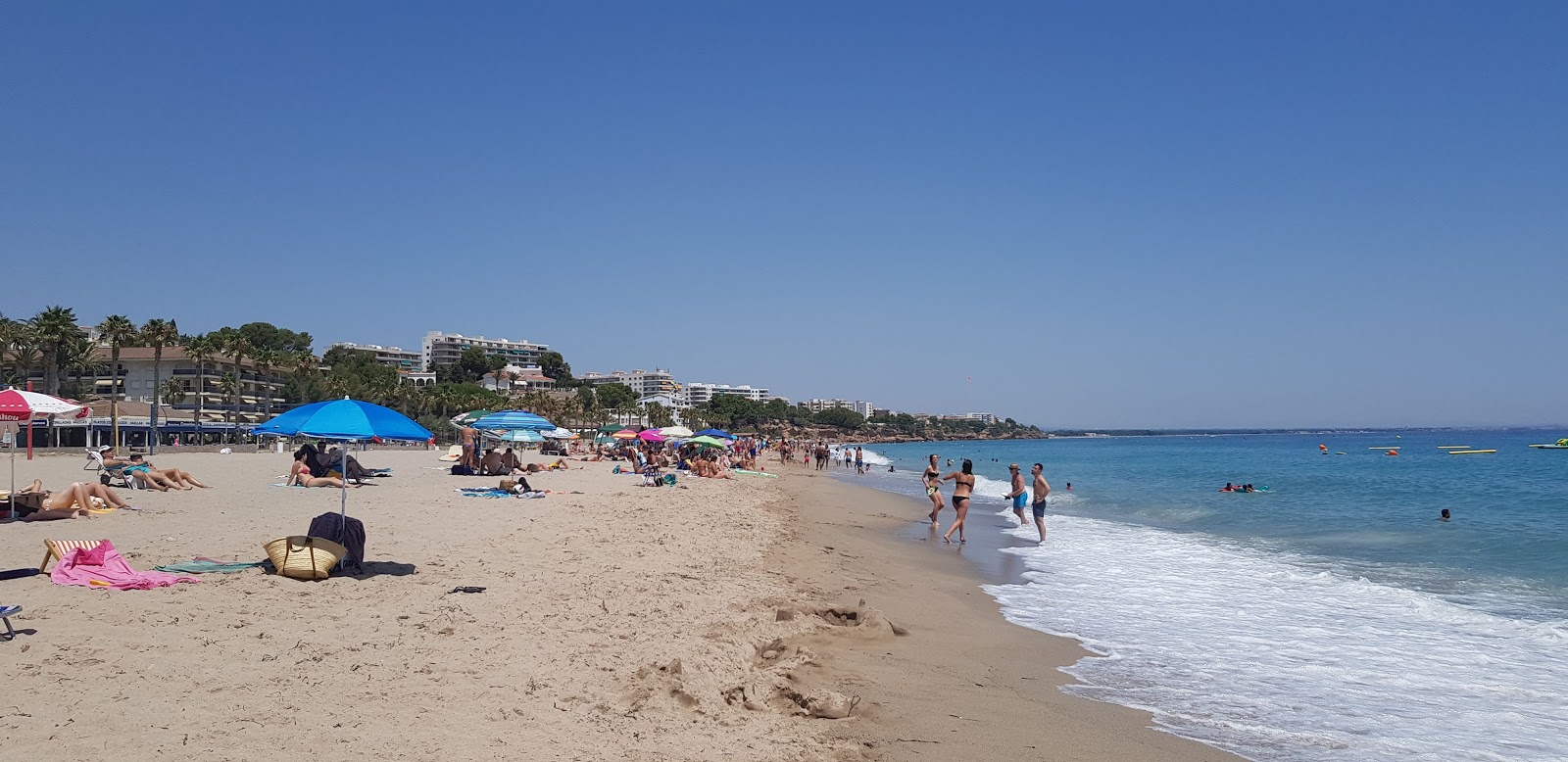 Photo de Platja Cristall - endroit populaire parmi les connaisseurs de la détente