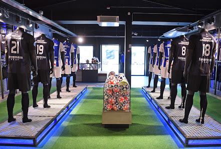 Feanstore Abe Lenstra Boulevard 19, 8448 JA Heerenveen, Nederland