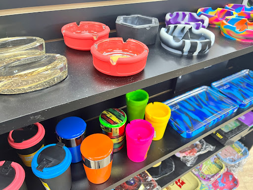 Tobacco Shop «Smoke Hut Smoke Shop», reviews and photos, 11902 Blue Ridge Boulevard g, Grandview, MO 64030, USA