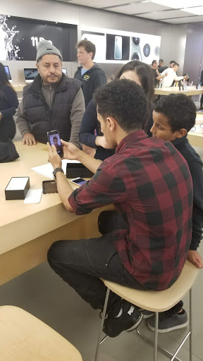 Computer Store «Apple Somerset», reviews and photos, 2800 W Big Beaver Rd, Troy, MI 48084, USA