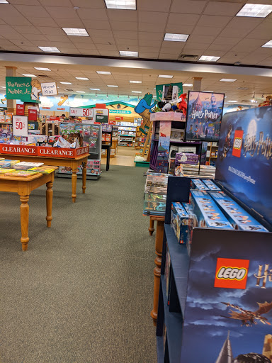Book Store «Barnes & Noble Booksellers», reviews and photos, 1739 Olentangy River Rd, Columbus, OH 43212, USA
