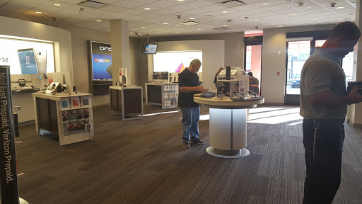 Cell Phone Store «Verizon», reviews and photos, 469 Congaree Rd, Greenville, SC 29607, USA