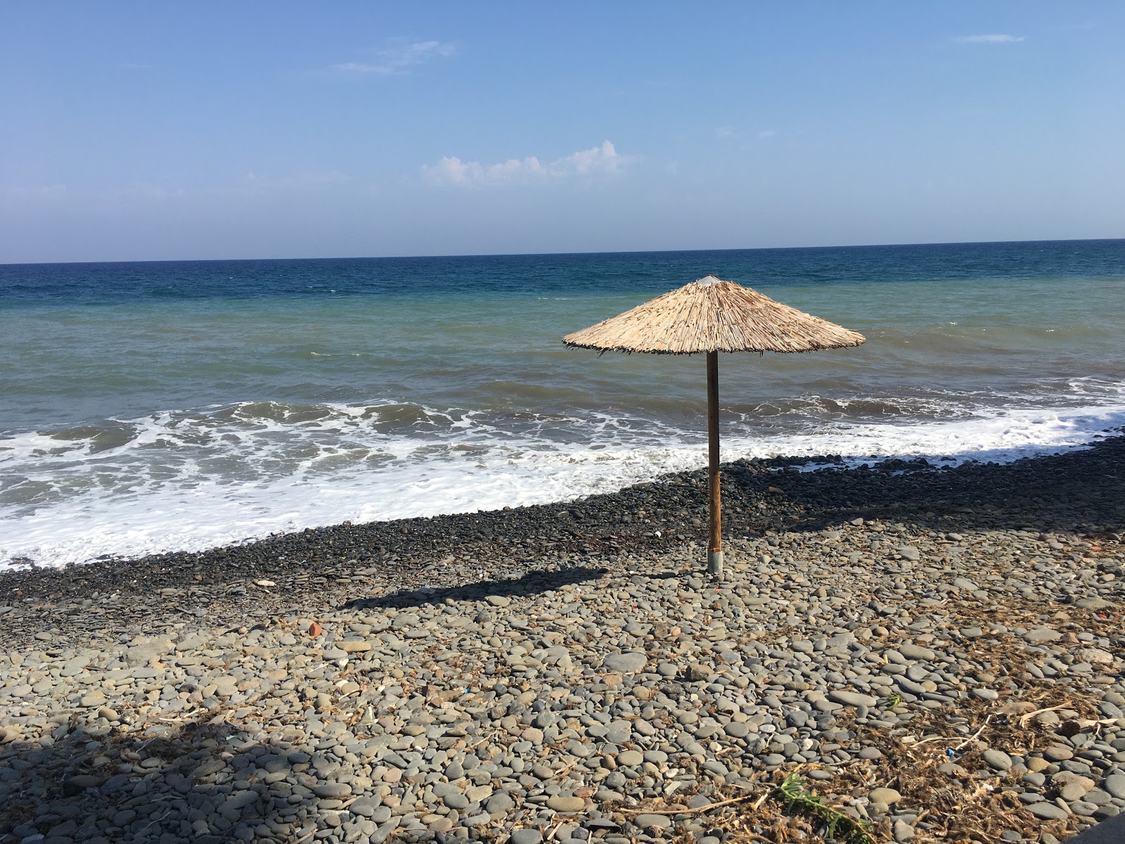 Foto de Paralia Agiasmata con cala pequeña