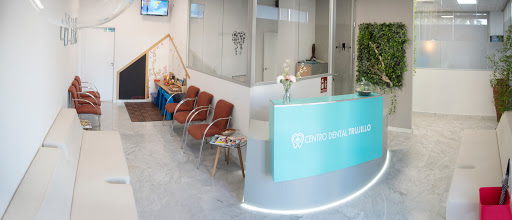 Centro Dental Trujillo Bormujos en Bormujos, Sevilla