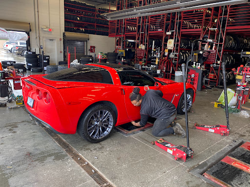 Tire Shop «Discount Tire Store - Springfield, MO», reviews and photos, 3670 S Glenstone Ave, Springfield, MO 65804, USA