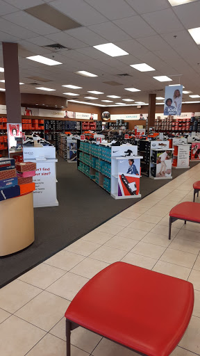 Shoe Store «Famous Footwear», reviews and photos, 9450 W Northern Ave, Glendale, AZ 85305, USA