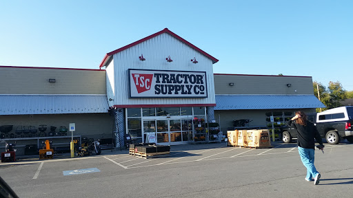 Home Improvement Store «Tractor Supply Co.», reviews and photos, 716 Mohawk St, Herkimer, NY 13350, USA