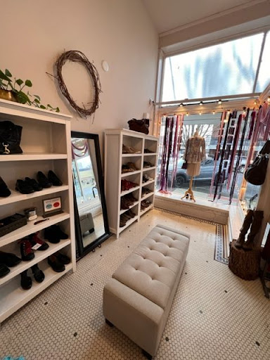 Consignment Shop «re•volve», reviews and photos, 103 SW 2nd St, Corvallis, OR 97333, USA