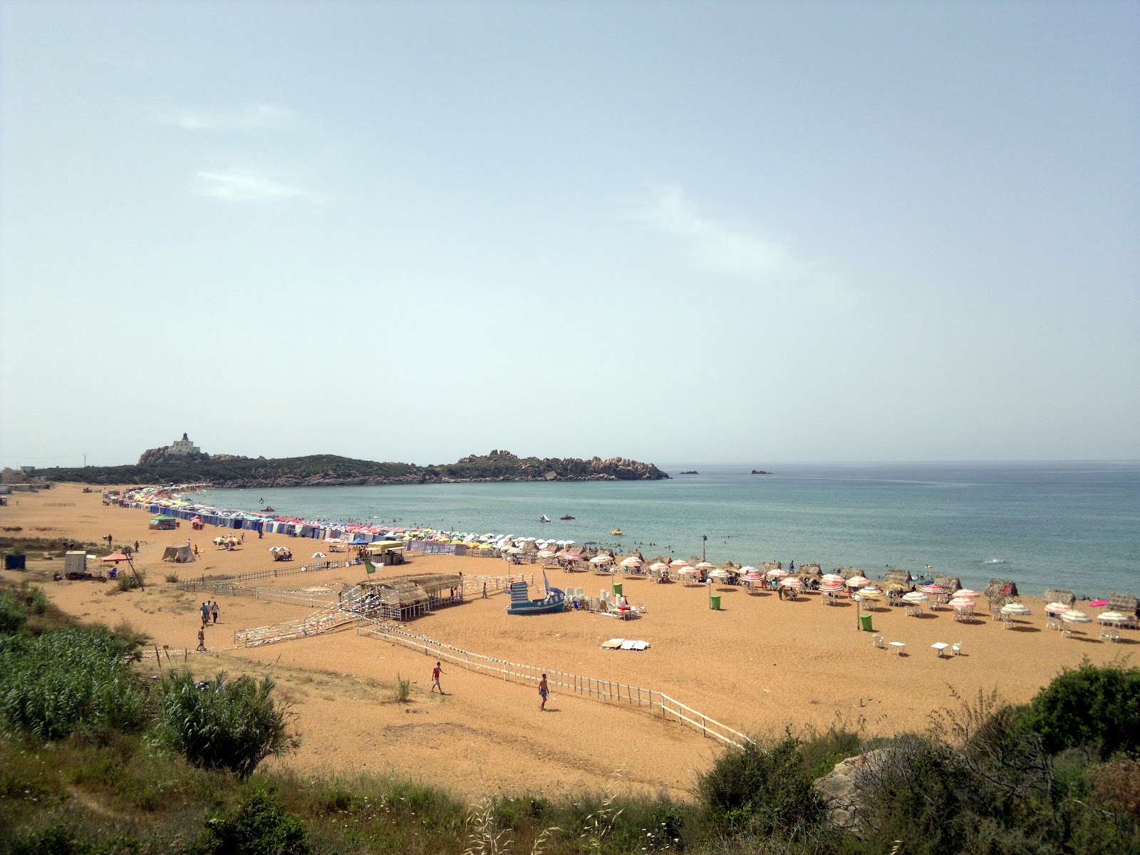 Foto di Al Manar Grand Beach con una superficie del sabbia beige