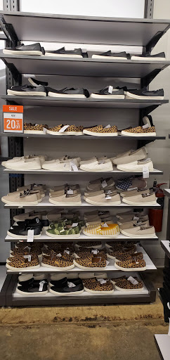 Clothing Store «Old Navy», reviews and photos, 3131 E Main St, Mohegan Lake, NY 10547, USA