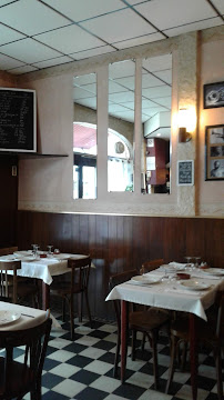 Atmosphère du Restaurant français La Trompette Rouge à Toulouse - n°9