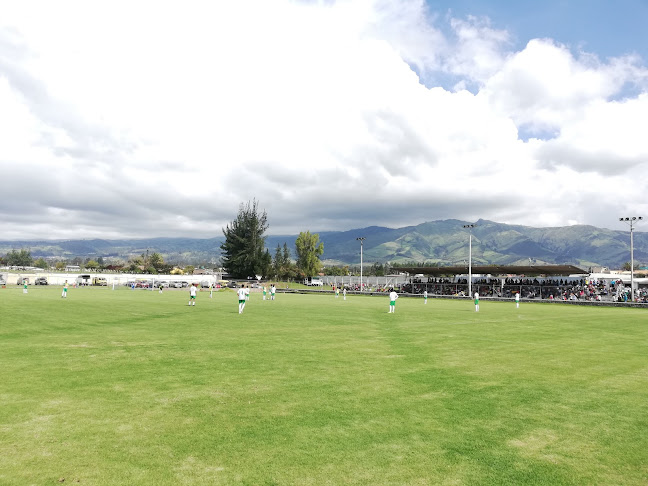 Opiniones de Liga Parroquial Tababela en Quito - Campo de fútbol