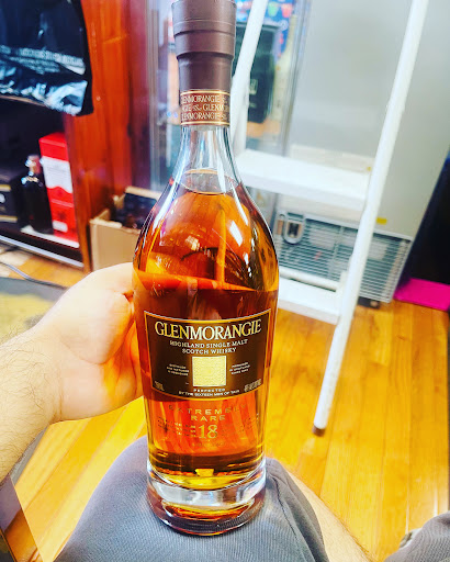 Liquor Store «Village Wine & Liquor Inc», reviews and photos, 161 N Wellwood Ave, Lindenhurst, NY 11757, USA