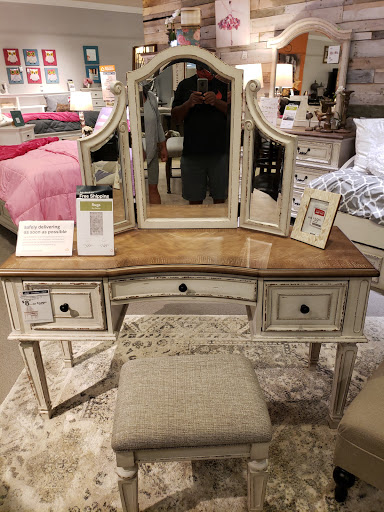 Furniture Store «Ashley HomeStore», reviews and photos, 2915 N Dale Mabry Hwy, Tampa, FL 33607, USA