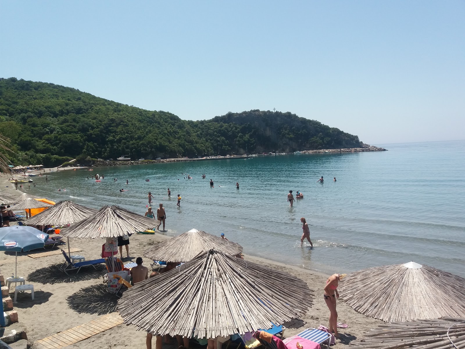 Foto van Arilla beach gelegen in een natuurlijk gebied