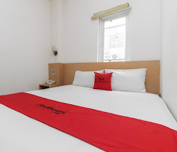RedDoorz Plus near Galaxy Bekasi photo