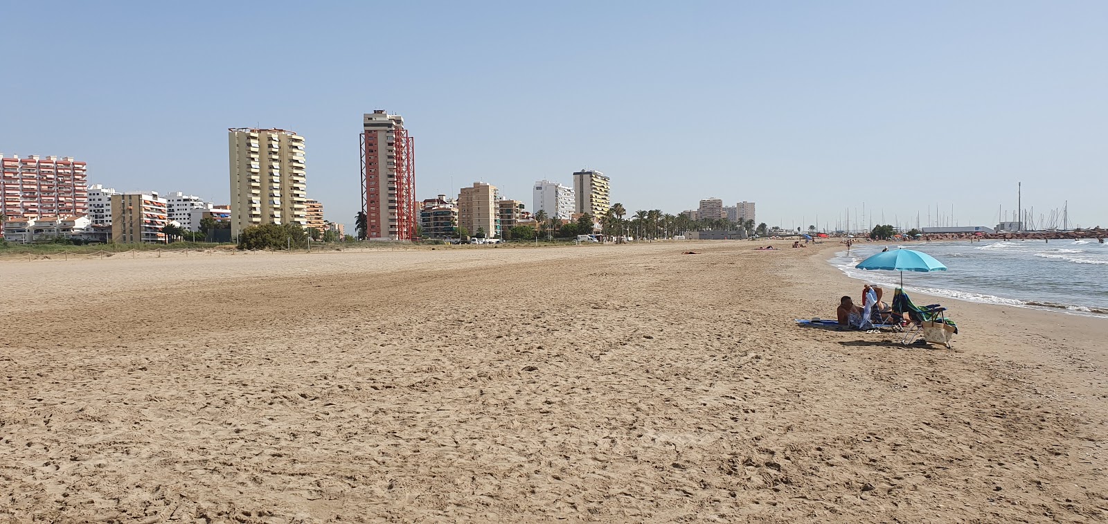 Foto von Platja de Massamagrell mit brauner sand Oberfläche