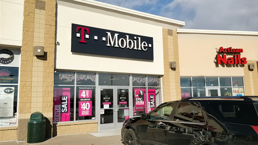 Cell Phone Store «T-Mobile», reviews and photos, 2009 W Broadway Ave #100a, Forest Lake, MN 55025, USA