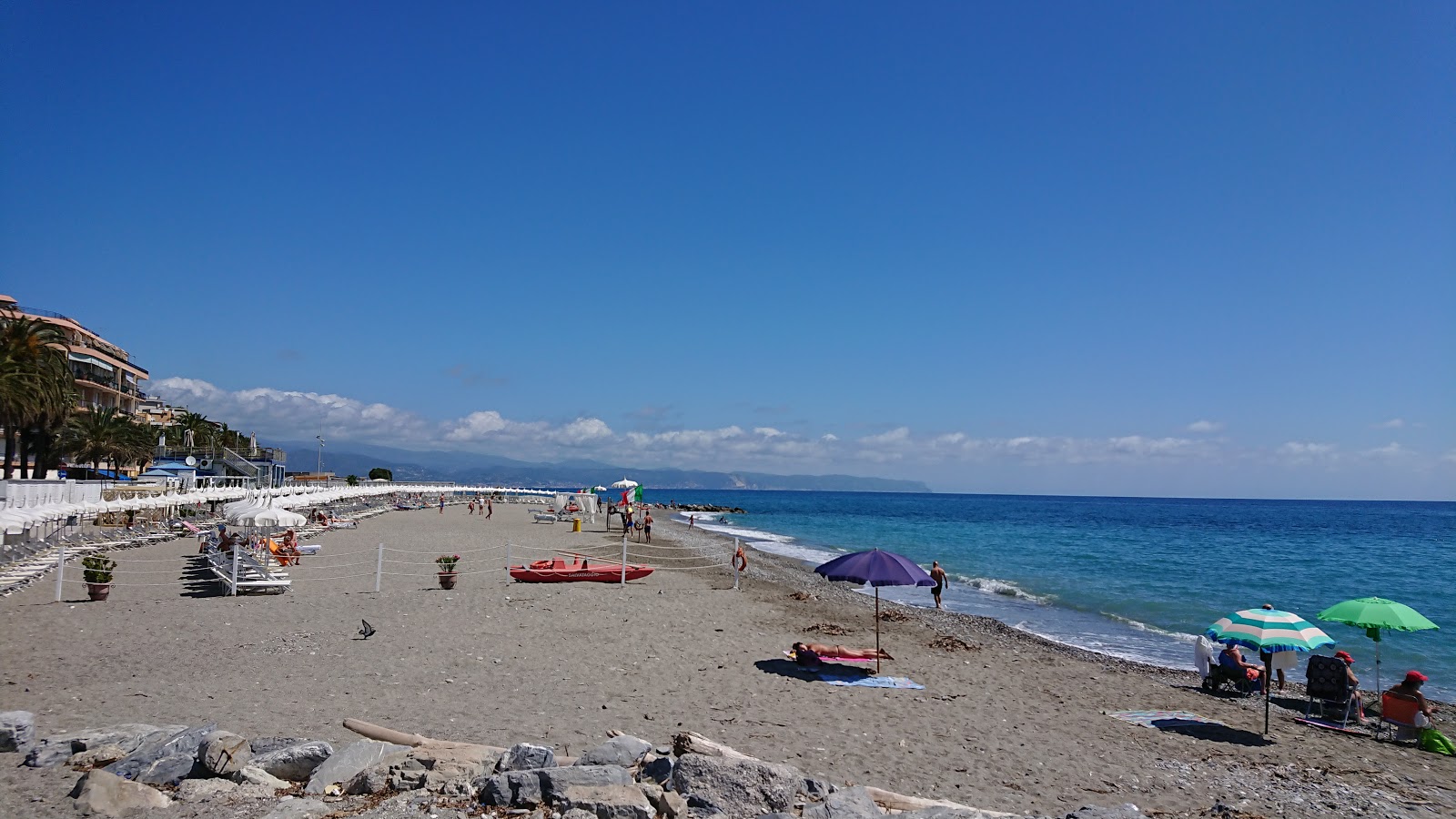 Foto di Doria beach con una superficie del sabbia con ciottolame