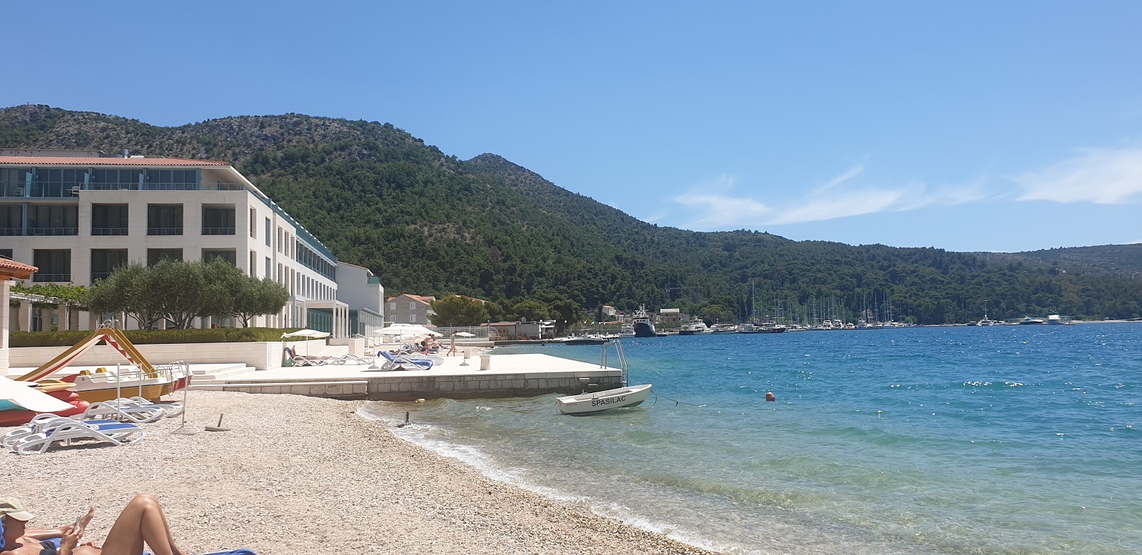 Slano Beach'in fotoğrafı kısmen otel alanı