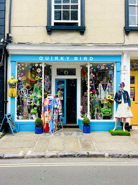 Quirky Bird Vintage & Retro Fashion
