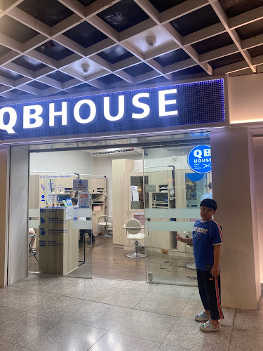 QB HOUSE (Dhoby Ghaut MRT Station) - Barber shop
