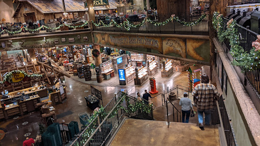 Sporting Goods Store «Bass Pro Shops», reviews and photos, 951 E Lewis and Clark Pkwy, Clarksville, IN 47129, USA
