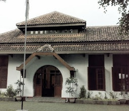 Landraadgebouw te Bandoeng photo
