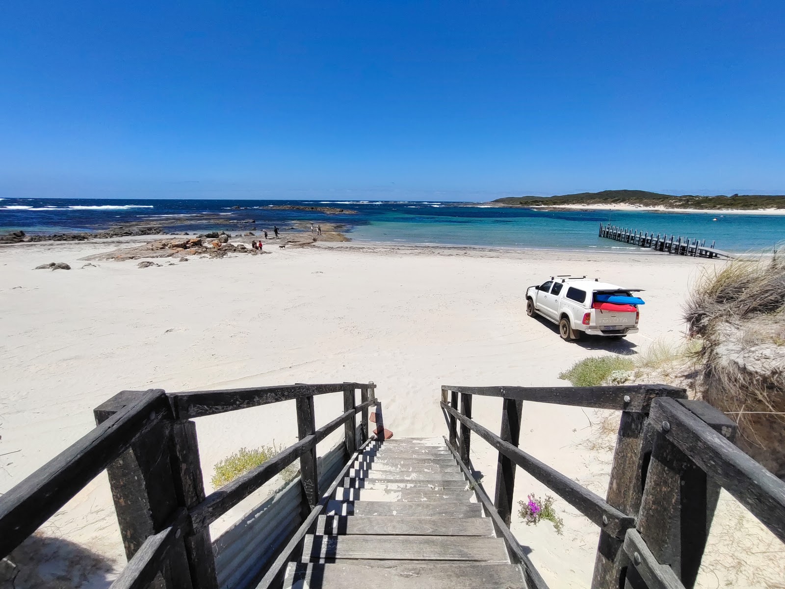 Foto von Peaceful Bay Beach mit lange bucht