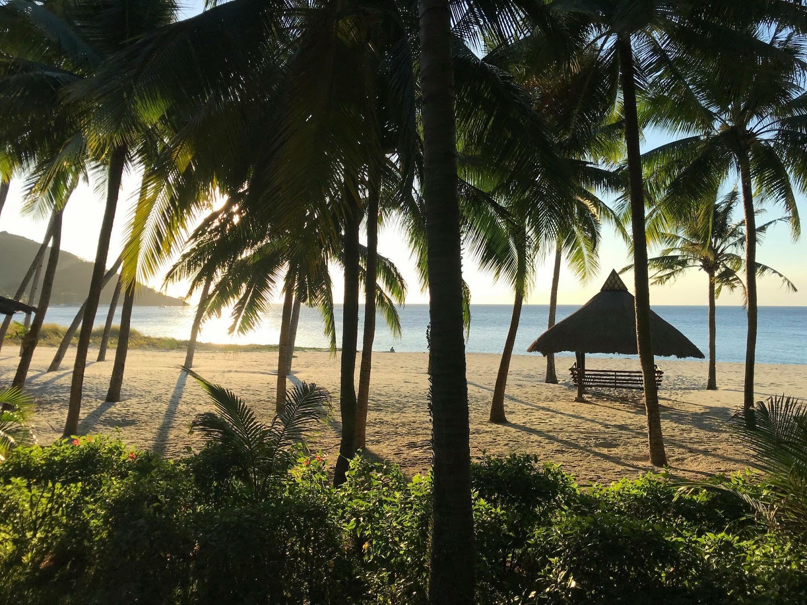 Fotografija Aninuan Beach podprto z obalami