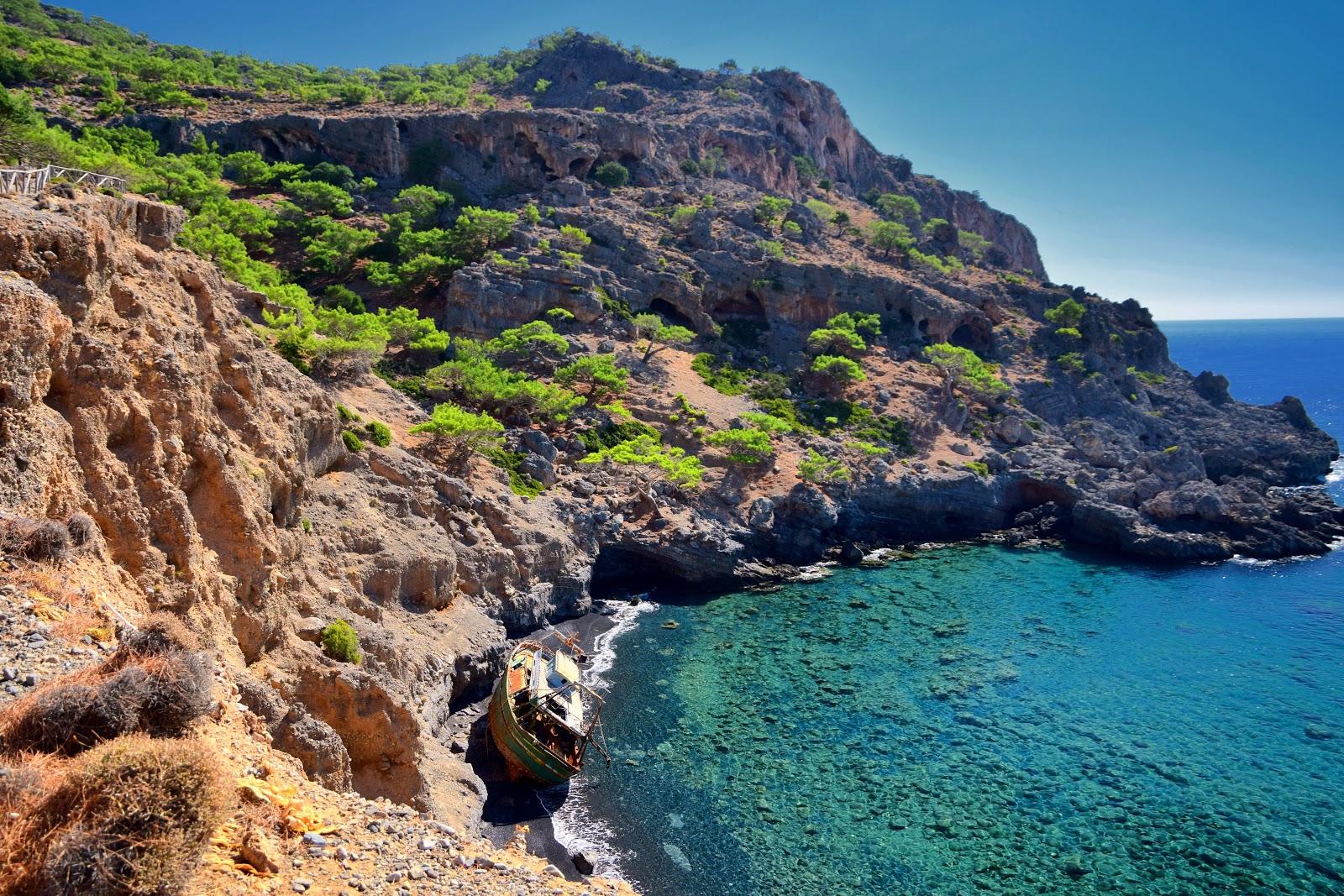 Photo de Agios Antonios beach avec petite baie
