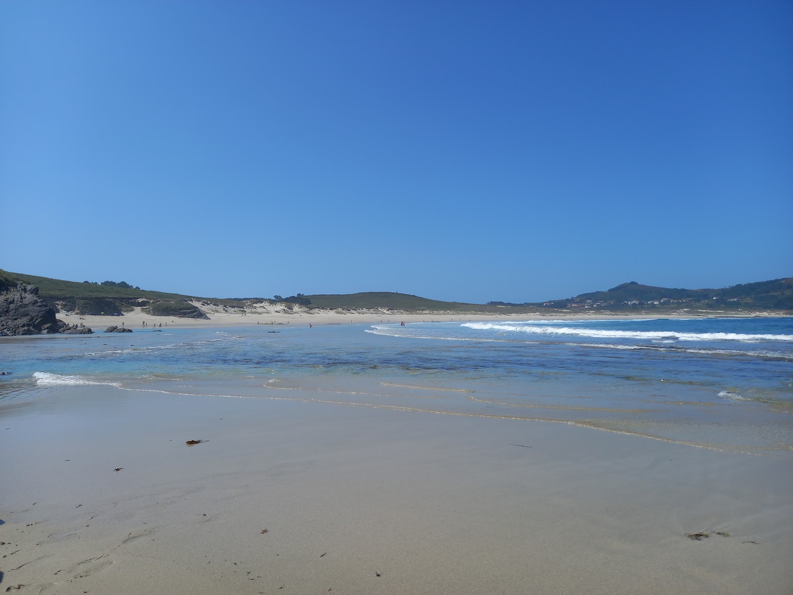 Fotografie cu Praia de Santa Comba - locul popular printre cunoscătorii de relaxare