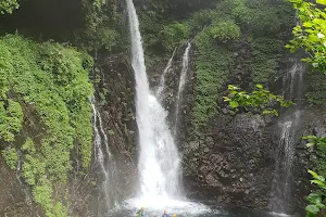 Urami Falls image