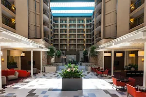 Embassy Suites by Hilton Baton Rouge image