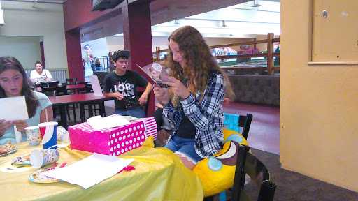 Pizza Restaurant «Pizza! Golf! Pizza Putters Family Entertainment Center», reviews and photos, 1156 OR-99, Eugene, OR 97402, USA